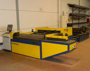 Subasta online de LOTE DE MAQUINAS - ACANALADORA, CILINDRO MANUAL, SOLDADURA A PUNTOS, REBORDEADORA PF1, PERFILADORA PF7, LINEA DE CORTE, PLASMA, PLEGADORA, CIZALLAS, SIERRA, COMPRESOR