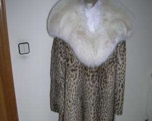 Subasta online de Abrigo de piel de leopardo. Talla 42